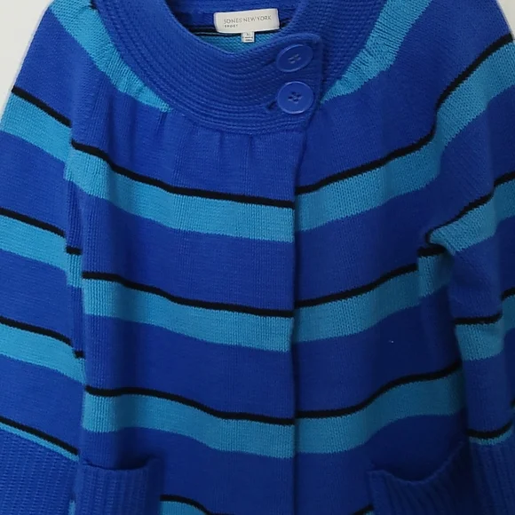 Sweater - Picture 2 of 6